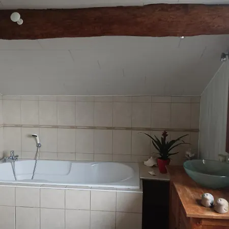 Le Marronnier Homestay *